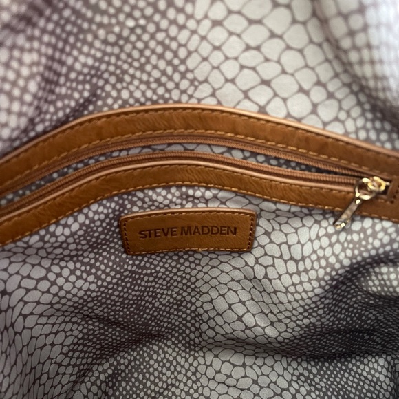 Steve Madden Bwinnie Cognac Brown Hobo zipper bag - Picture 5 of 9